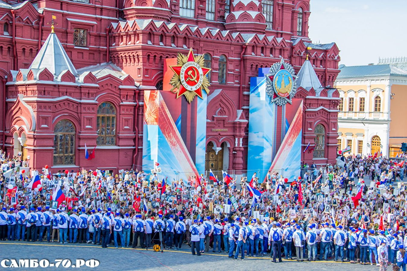 Бессмертный полк на красной площади в Москве